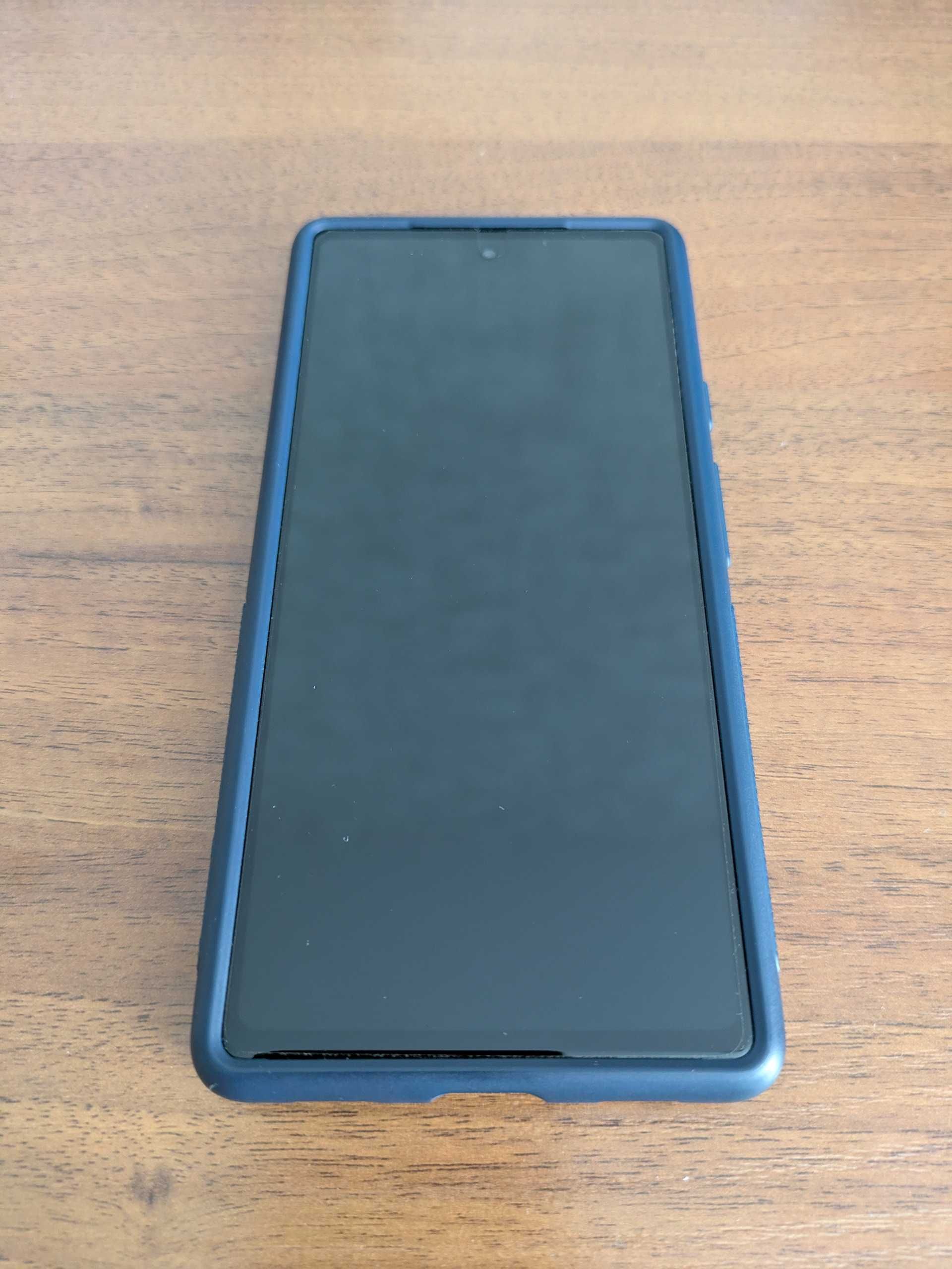 Смартфон Google Pixel 6a 6/128 черный + Чехол Caseology Parallax синий