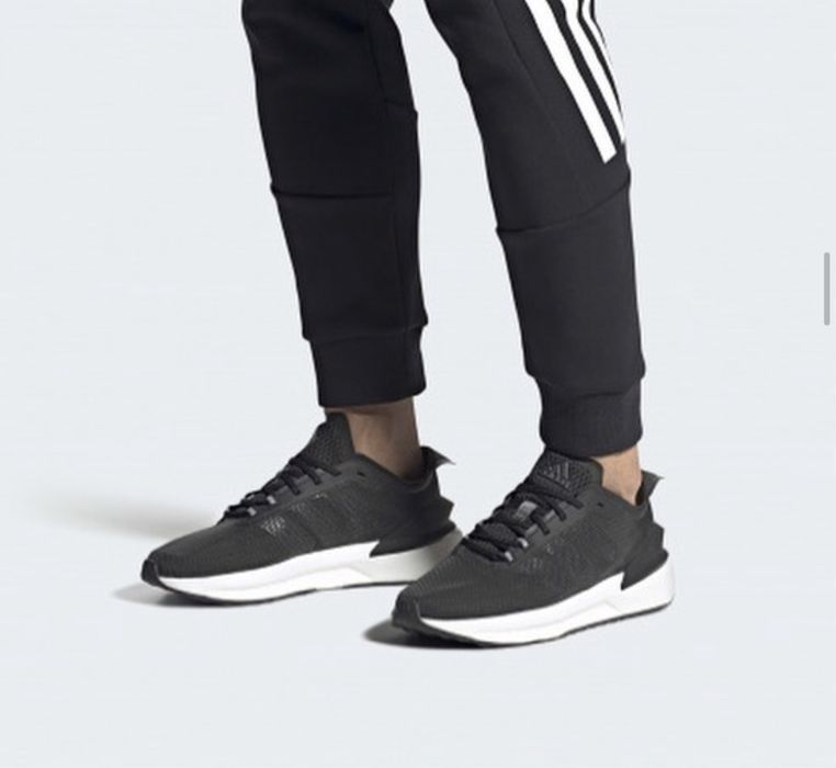 Чоловічі оригінальні кросівки Adidas Avrun