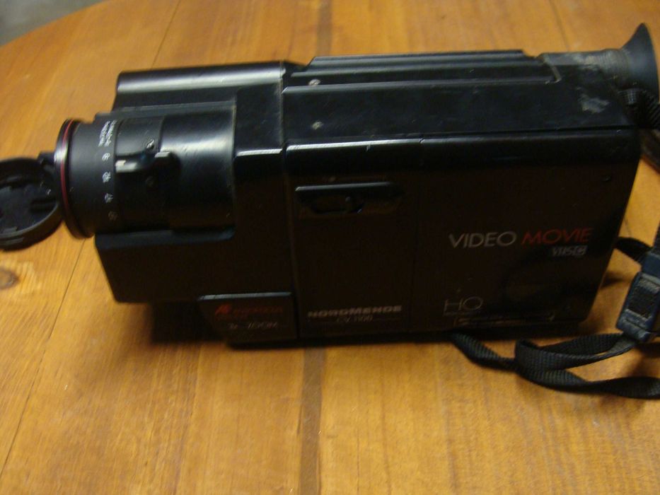 Máquina de Filmar Cassetes - NordMende CV 1100