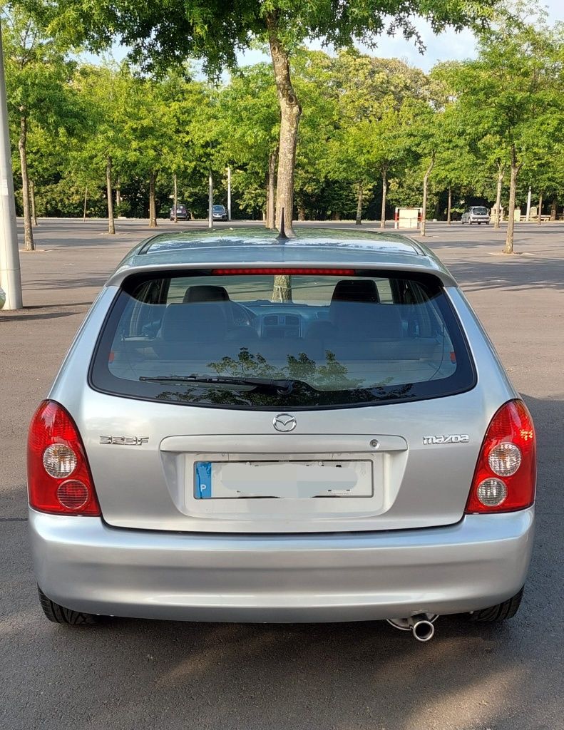 Mazda 323f de 2002