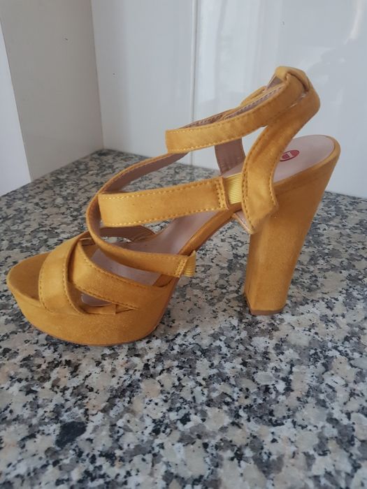 Sandálias Salto Alto COM CUNHA -  Amarelo Mostarda - T38