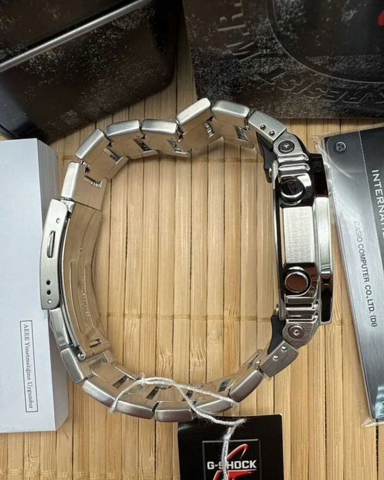 Часы casio G-shock GM-2110D-4A