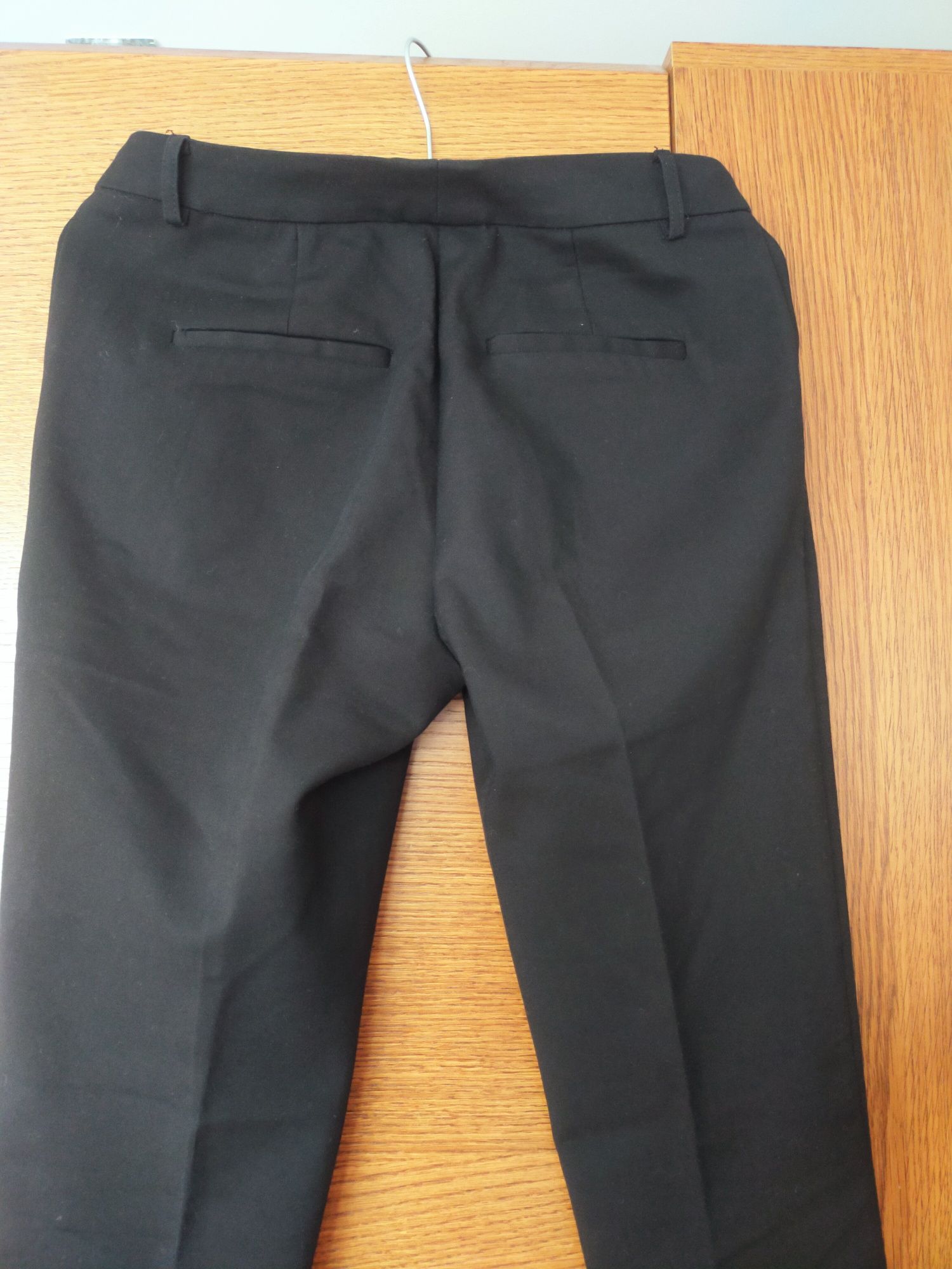 Czarne spodnie garniturowe r 38