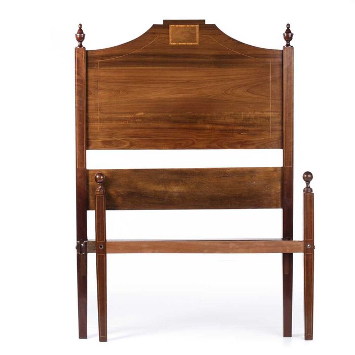 Cama Estilo D. Maria Mogno Pau-Cetim