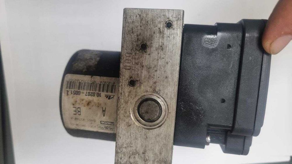 Pompa ABS, sterownik- 4S61-2M110-CC -Ford Fiesta MK6-do regeneracji
