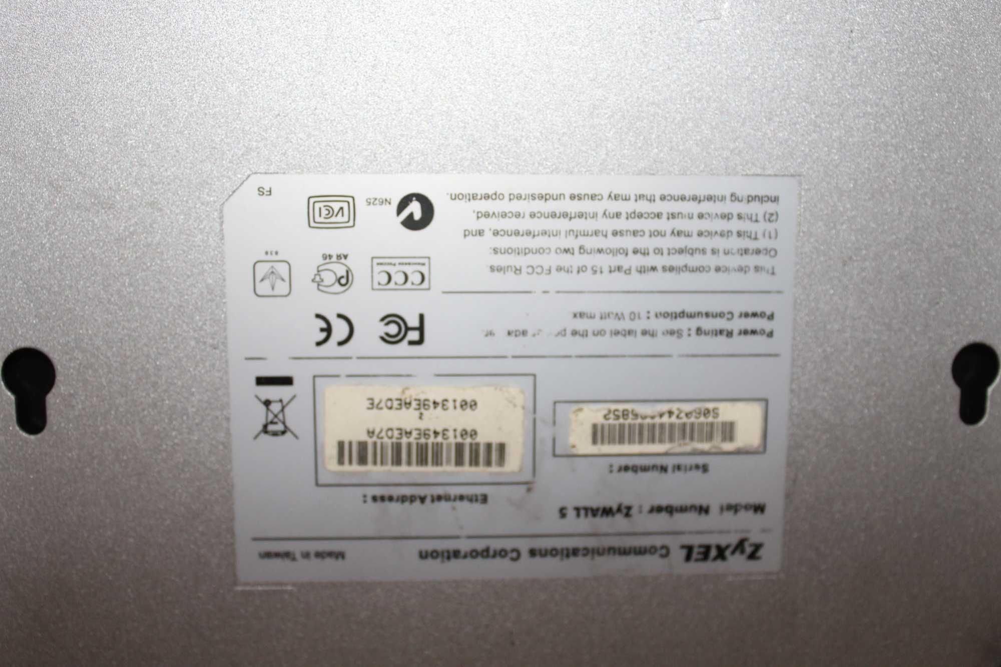 Zyxel ZyWALL 5 - Firewall e VPN de Alto Desempenho