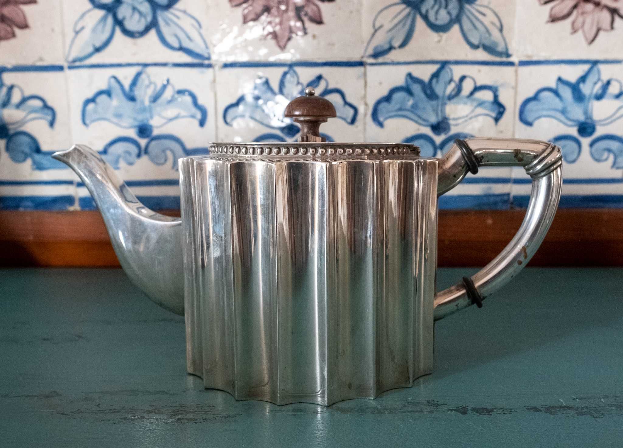 Serviço de chá  de quatro peças em prata maciça. Art Deco.