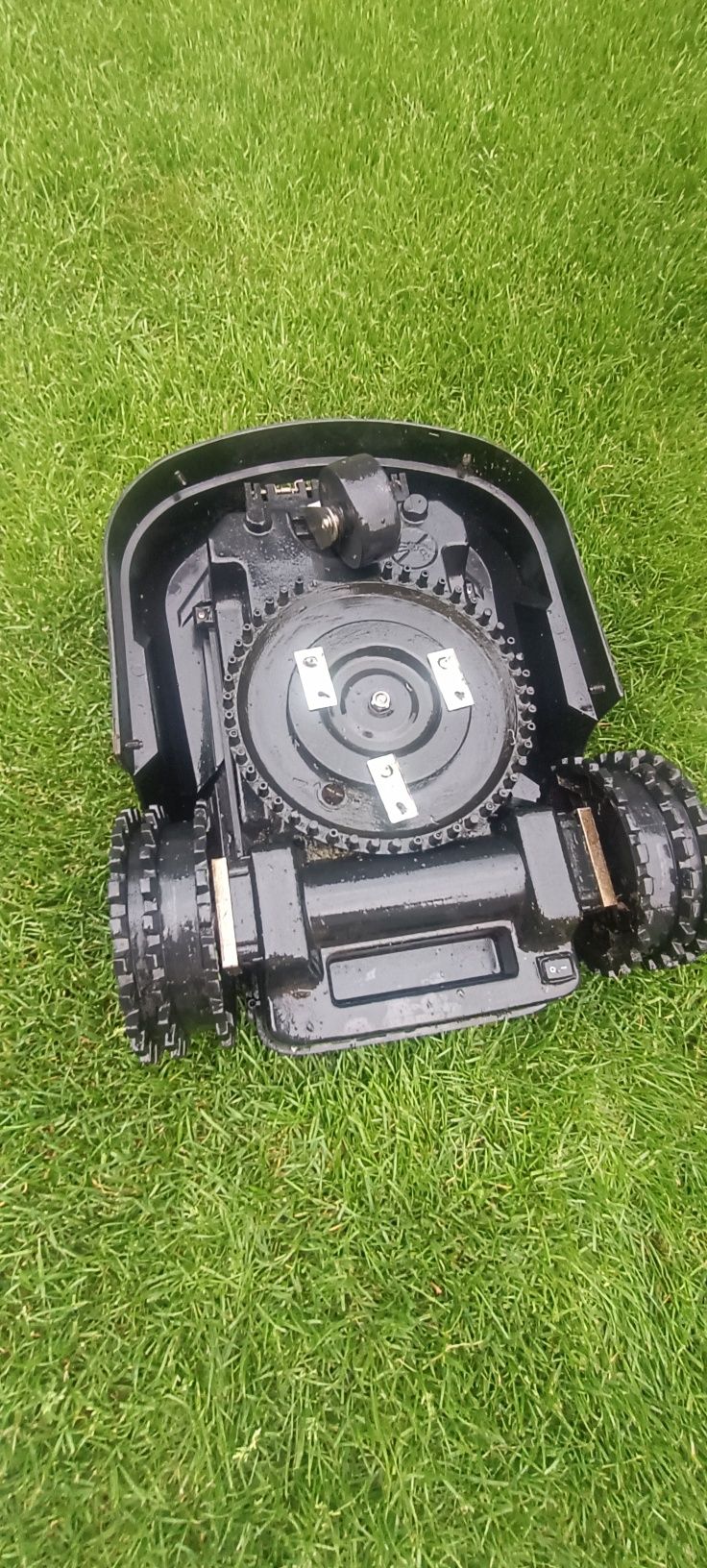 Robot koszący Devvis na 800m2