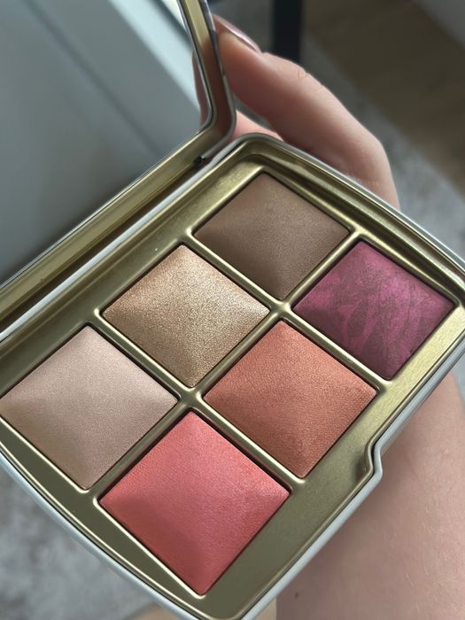 Палетки Hourglass Ambient Lighting Unlocked Holiday 2025 лебідь