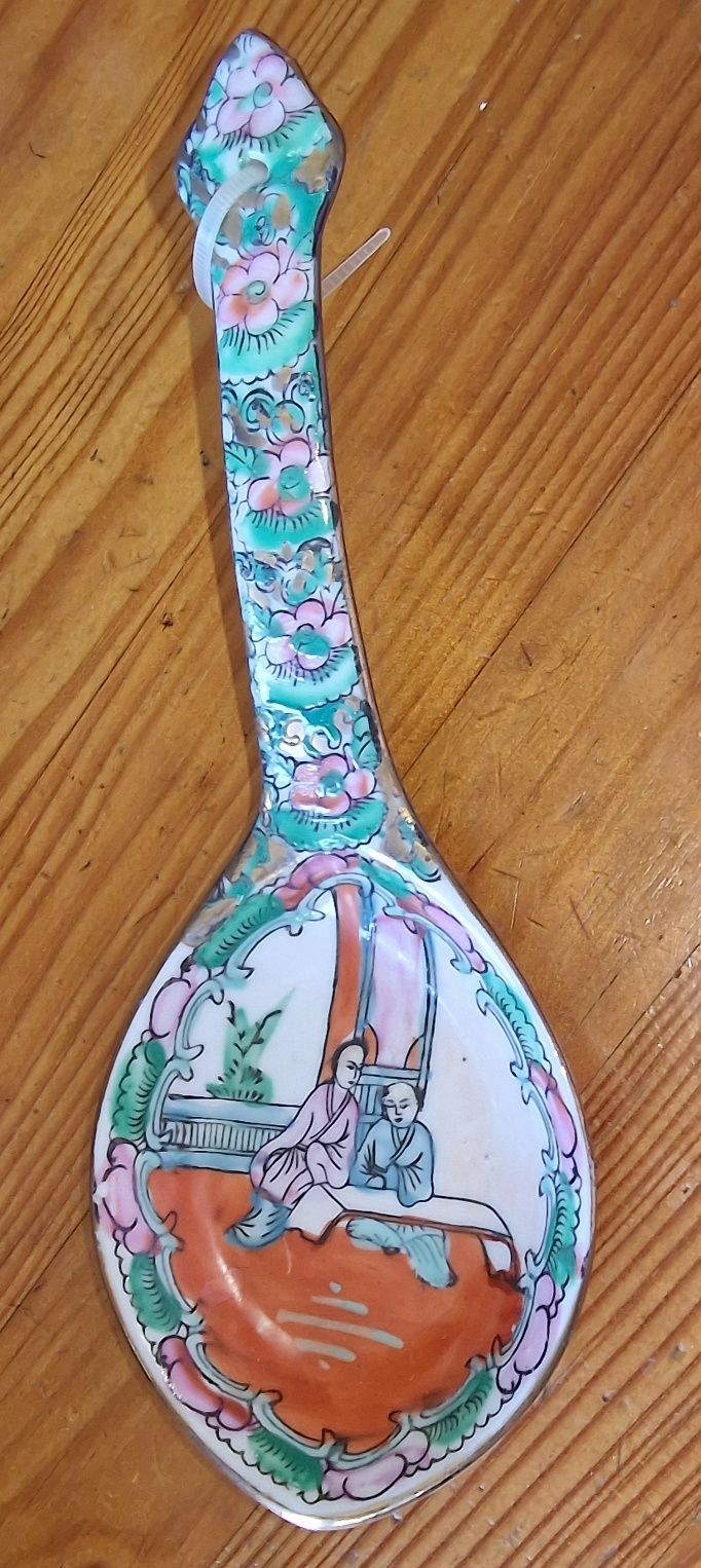 Grande Colher em Porcelana Chinesa Família Rose Medallion Antiga 22cm