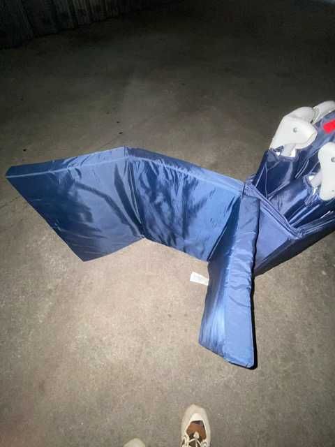 Berço de bébé portátil com colchão - praticamente novo