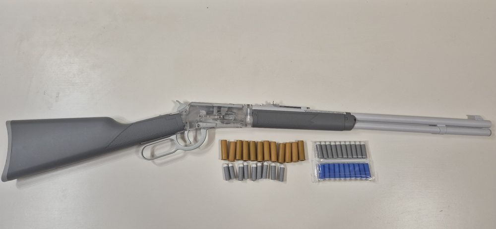 Vendo Espingarda Winchester e  2 Derringer de brincar ou coleção