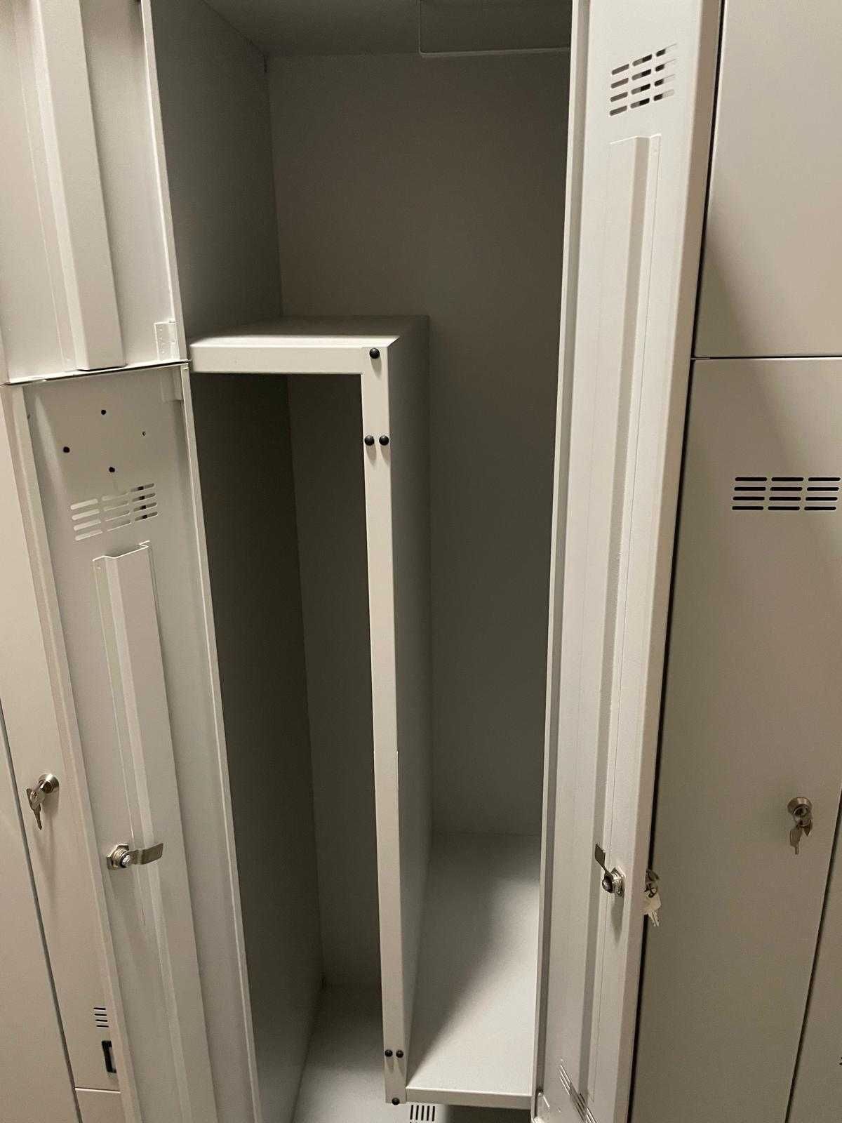 Cacifos metálicos de 4 portas