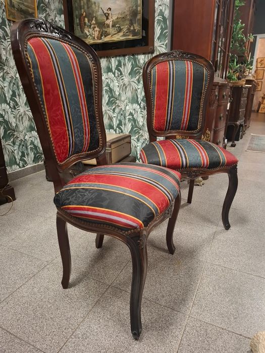 Par de Cadeiras Estilo Luís XV. Oferecemos a entrega na zona de Lisboa