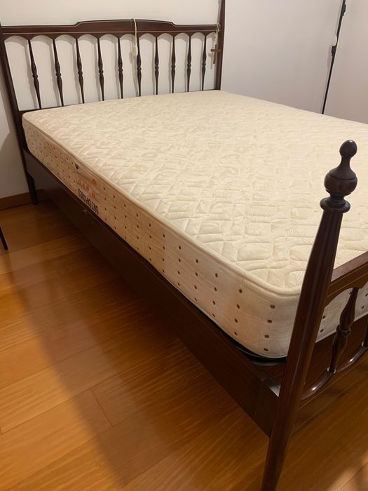 Mobília clássica VINTAGE - Cama + Estrado -+ Colchão
