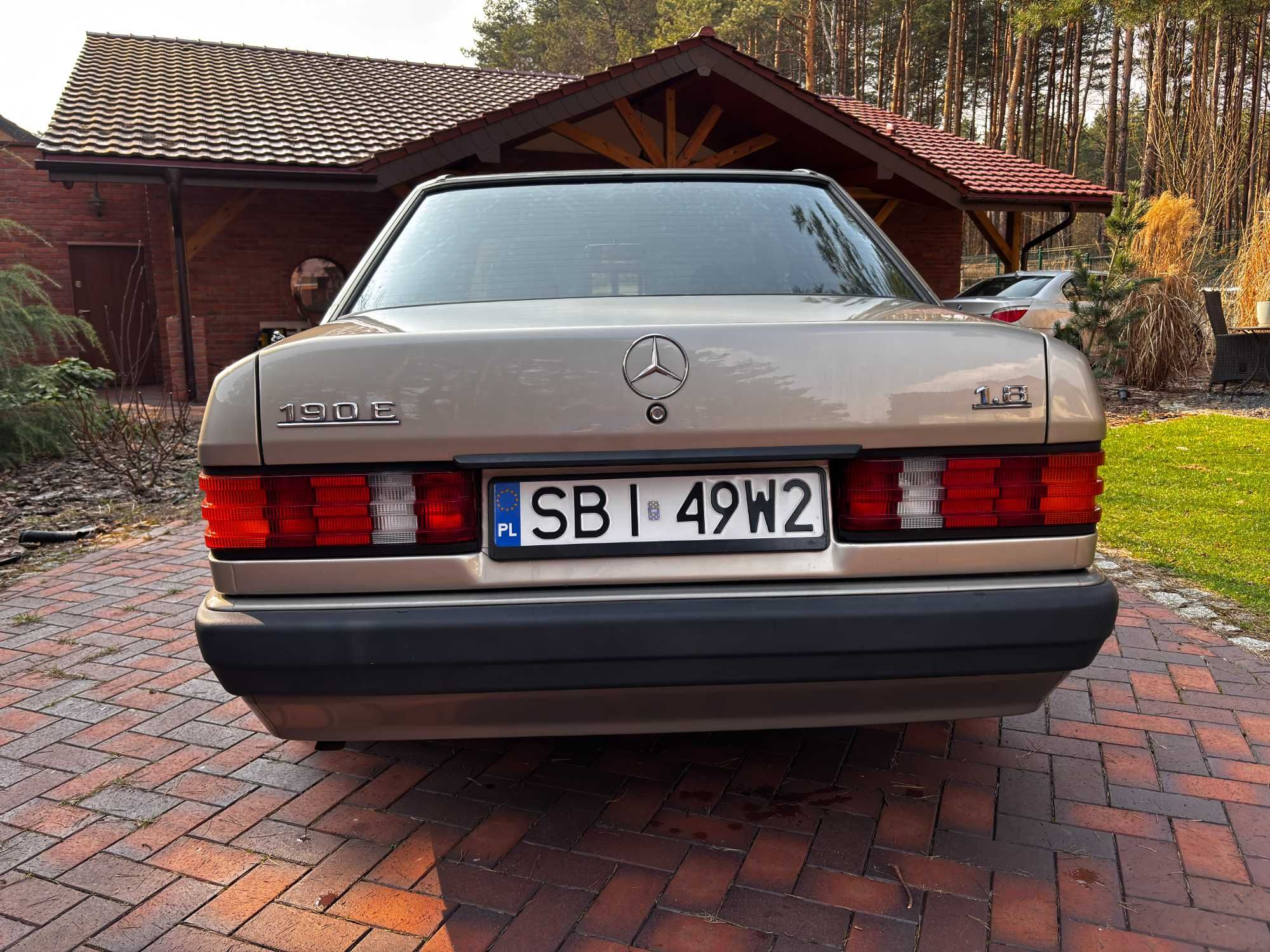 Mercedes-Benz 190E