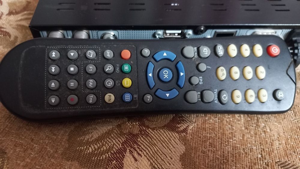 Тюнер супутниковий