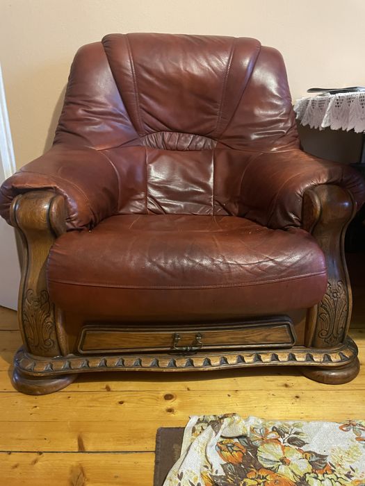 Odsprzedam dwa fotrle skurzane.