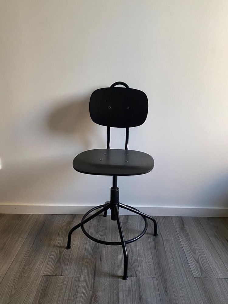 cadeira preta IKEA