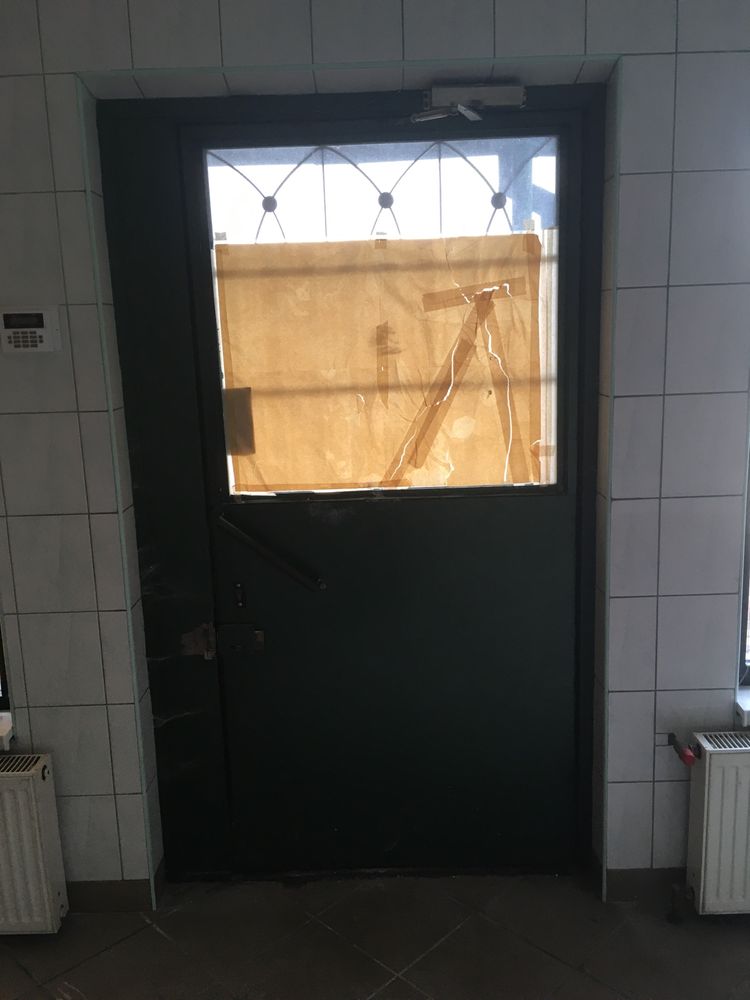 Drzwi   metalowe + samozamykacz