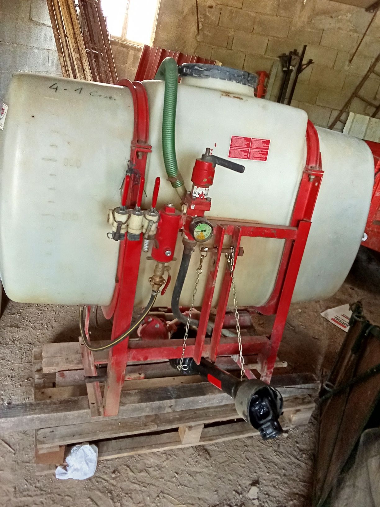 Pulverizador 400 litros