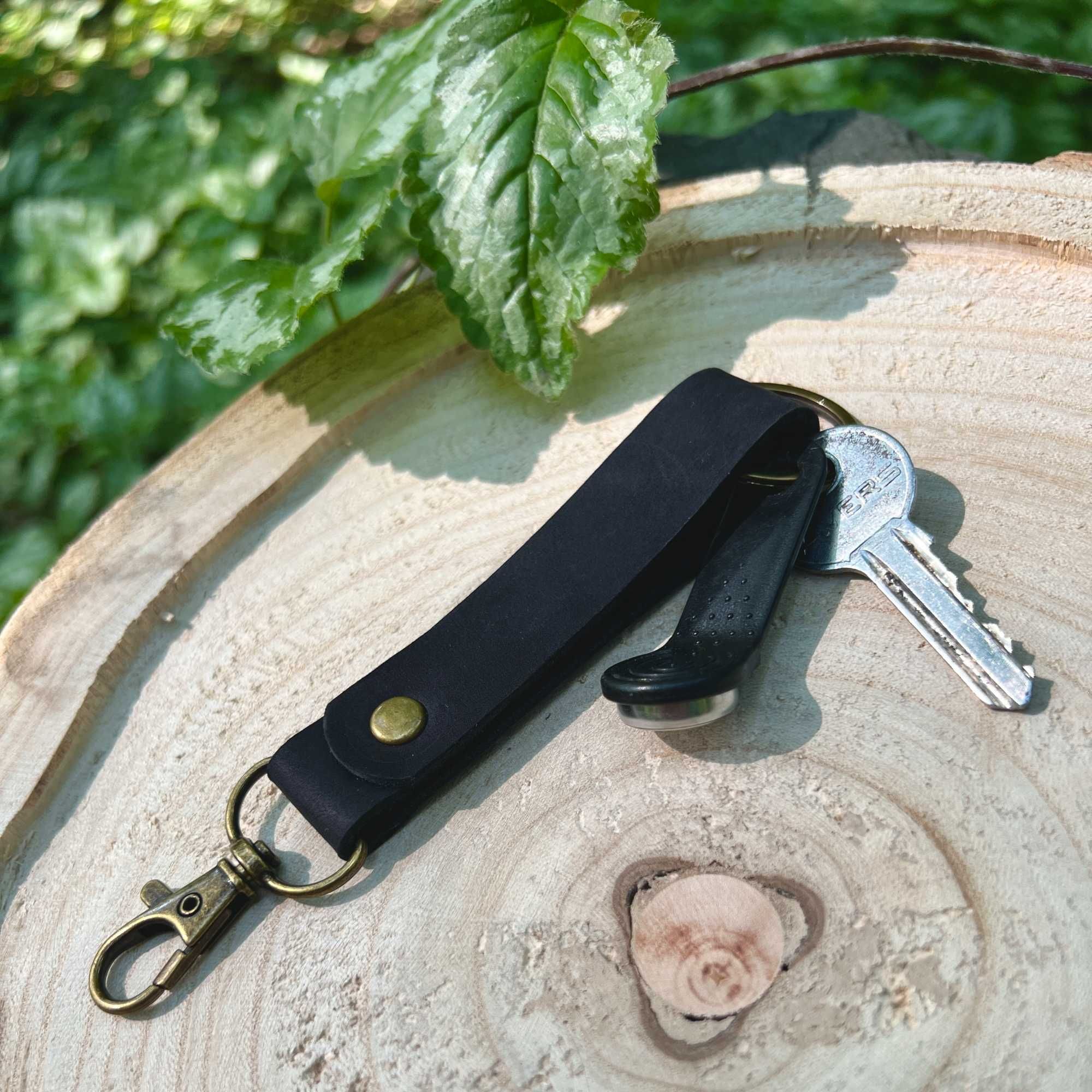 Brelok do kluczy z grawerem skórzany z imieniem handmade