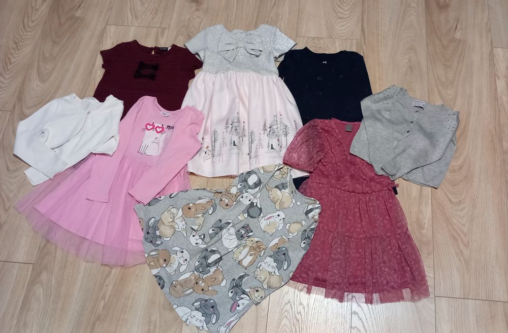 Zestaw sukienek i sweterków dla dziewczynki rozmiar 110-116 cm