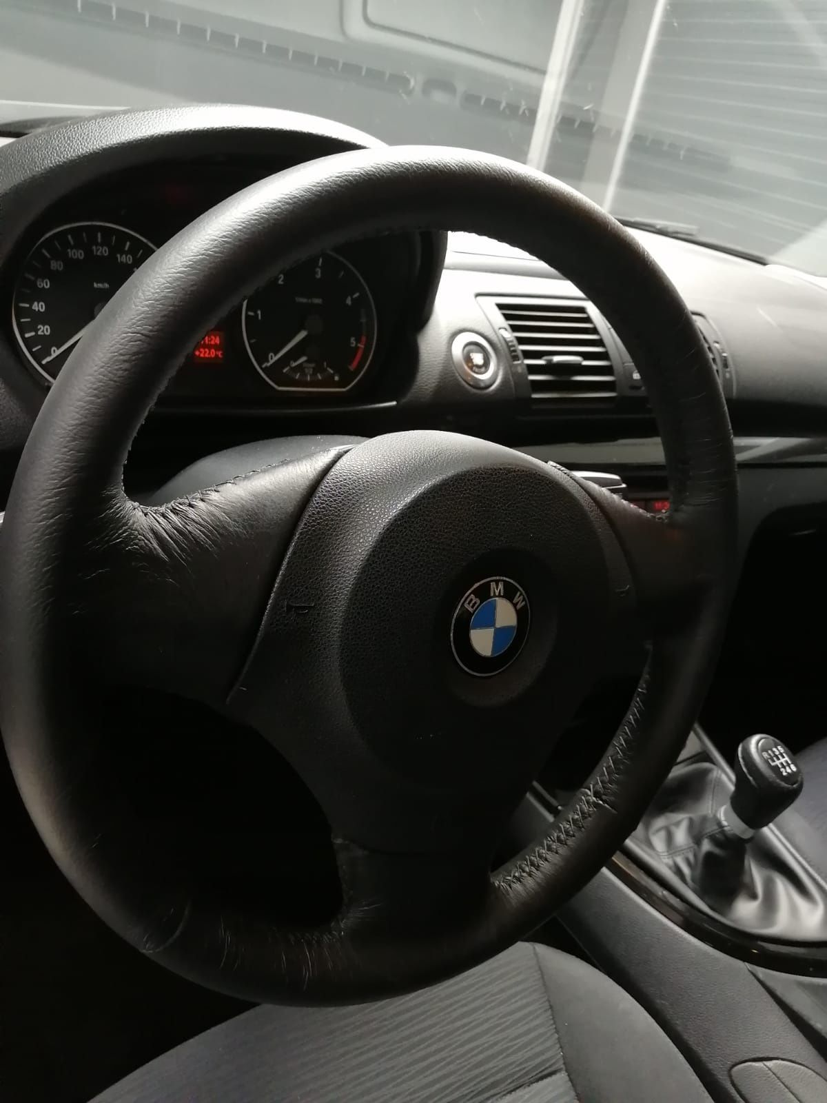 Bmw Série 1 118D 4 portas em estado de novo