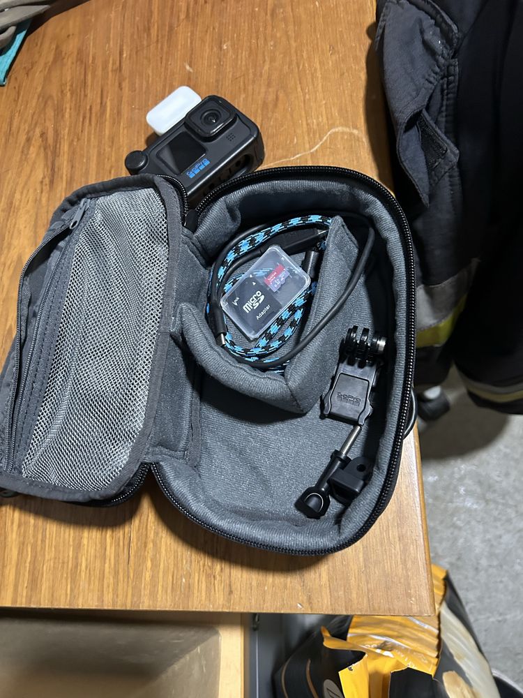 Gopro 10 com pouco uso e modulo de media com lanterna