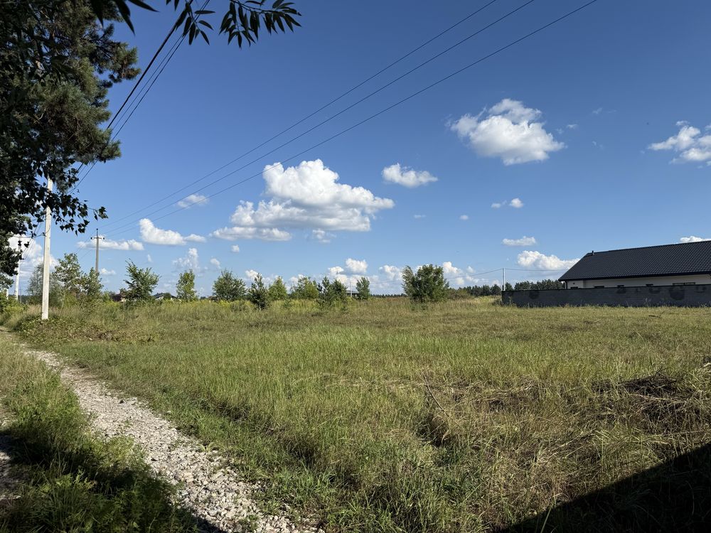 Продам земельну ділянку для будівництва під лісом
