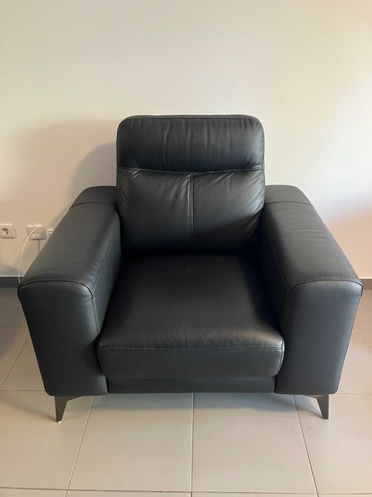 Conjunto de Sofás em Pele – 3 Lugares + 2 Lugares + 1 Lugar