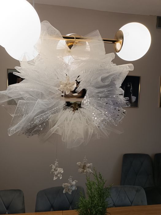 Wianek na drzwi srebrny wianek  ze śnieżynkami dekoracja zimowa