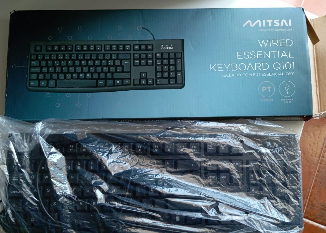Teclado para computador conexão USB.