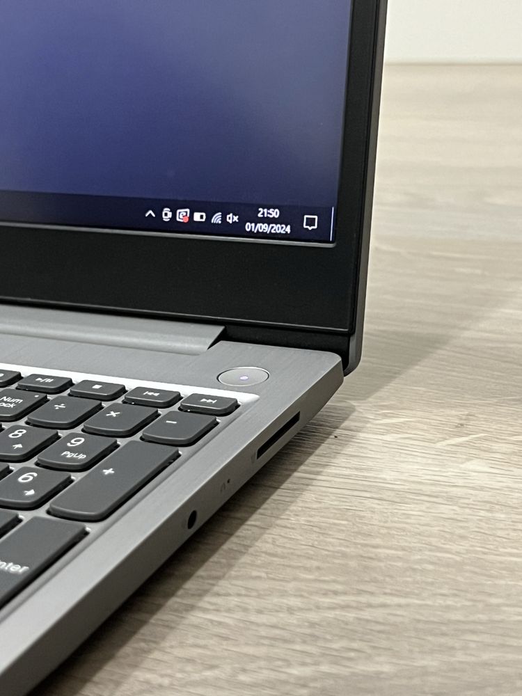 Lenovo IdeaPad3 15IML05
