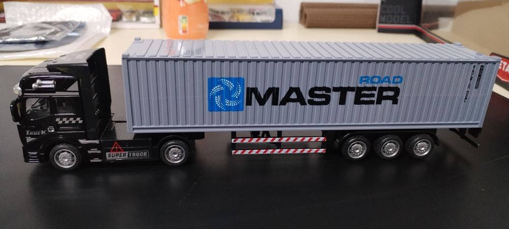 Miniatura Camião conteiner novo na caixa