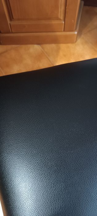 Mobília de sala madeira maciça carvalho e seis cadeiras forradas.