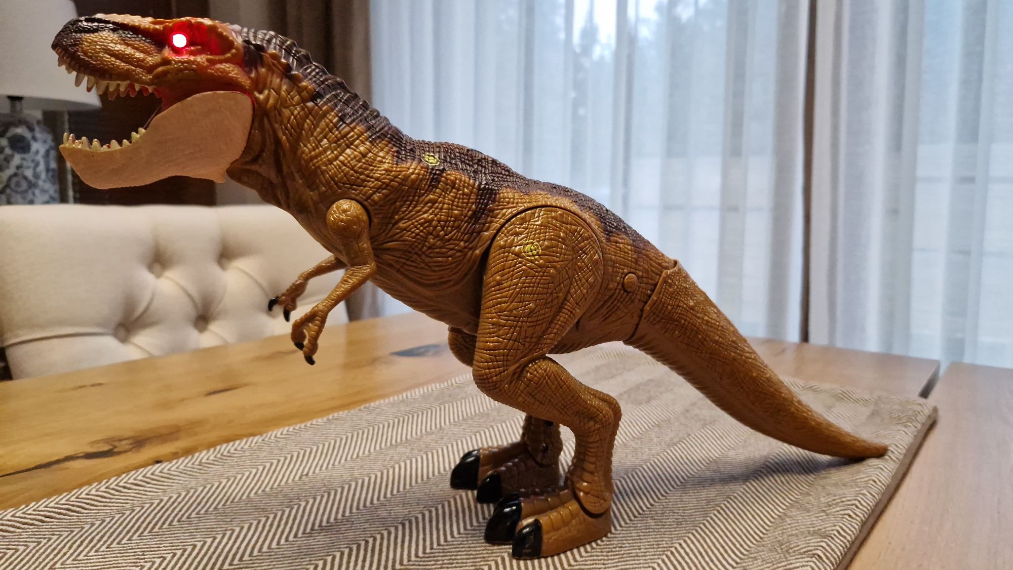 Dinozaur t-rex, duża zabawka, wydaje dźwięki, TREX