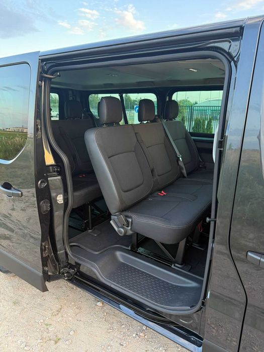 Wynajem BUS Warszawa Renault Trafic 9 osobowy automat 2025 NOWY kombi