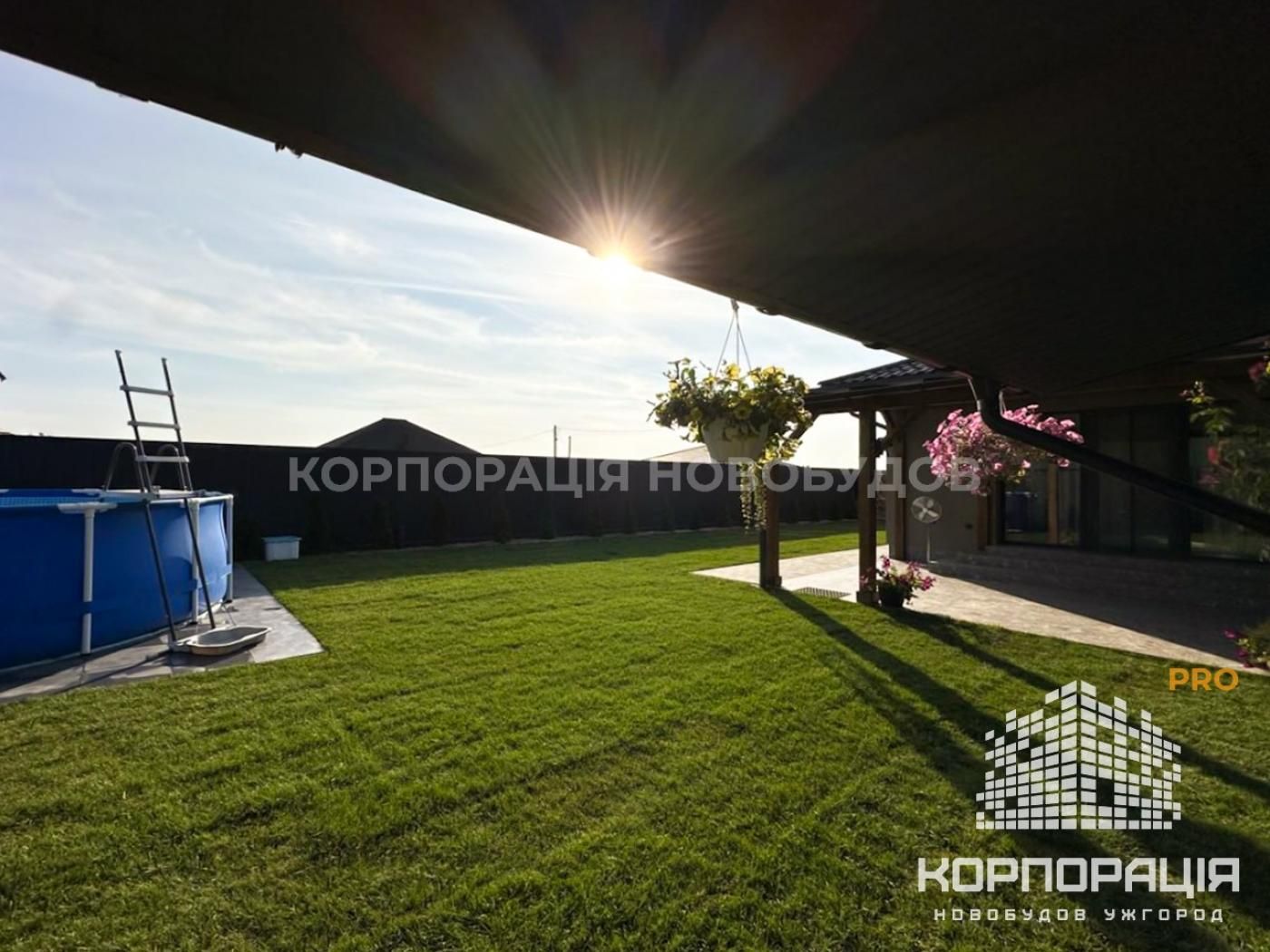 Продаж будинку з ремонтом, меблями, технікою, каміном та басейном