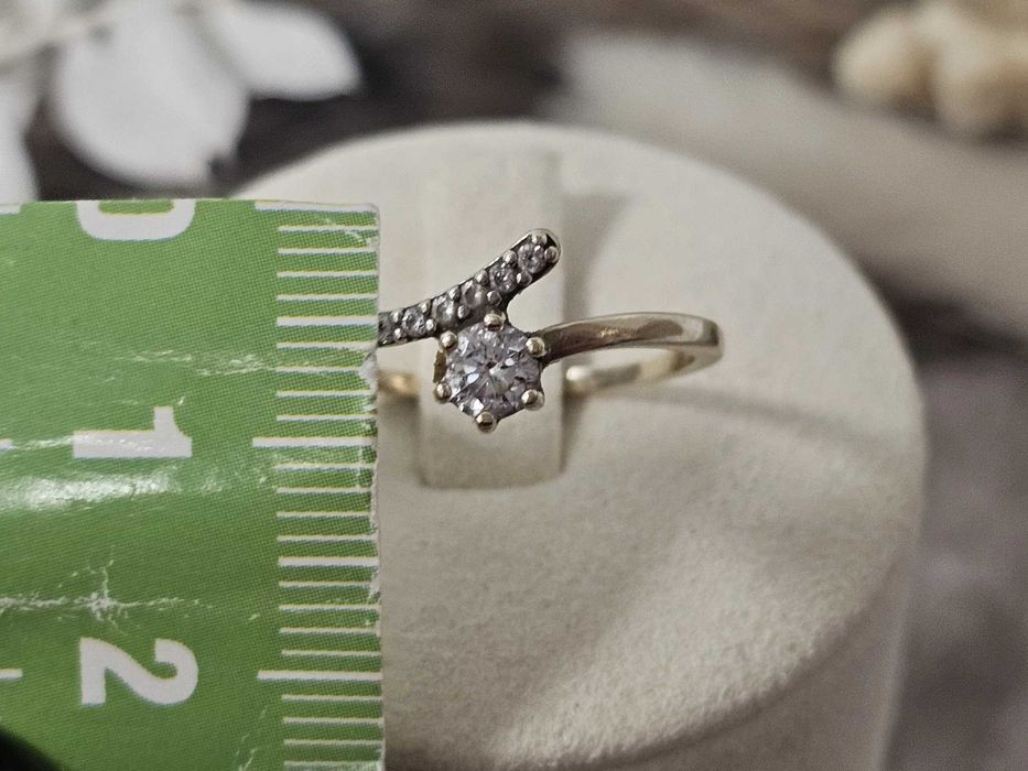 Złoty pierścionek PRÓBA 375 ROZM: 17 WAGA: 1,57G