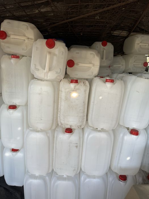 Продам каністри 20 л пластік