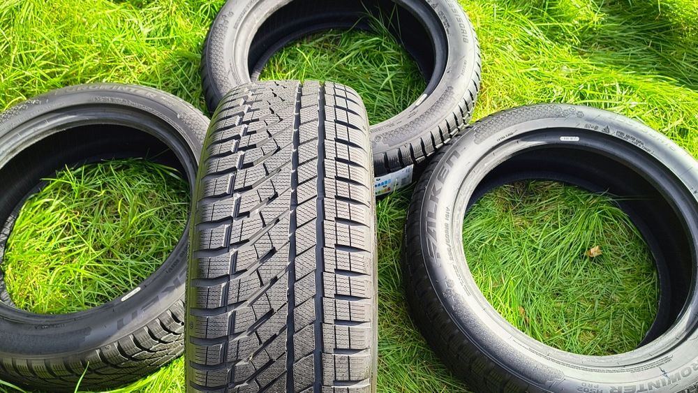 Opony Zimowe Falken Eurowinter HS 02 PRO 235/50 R18