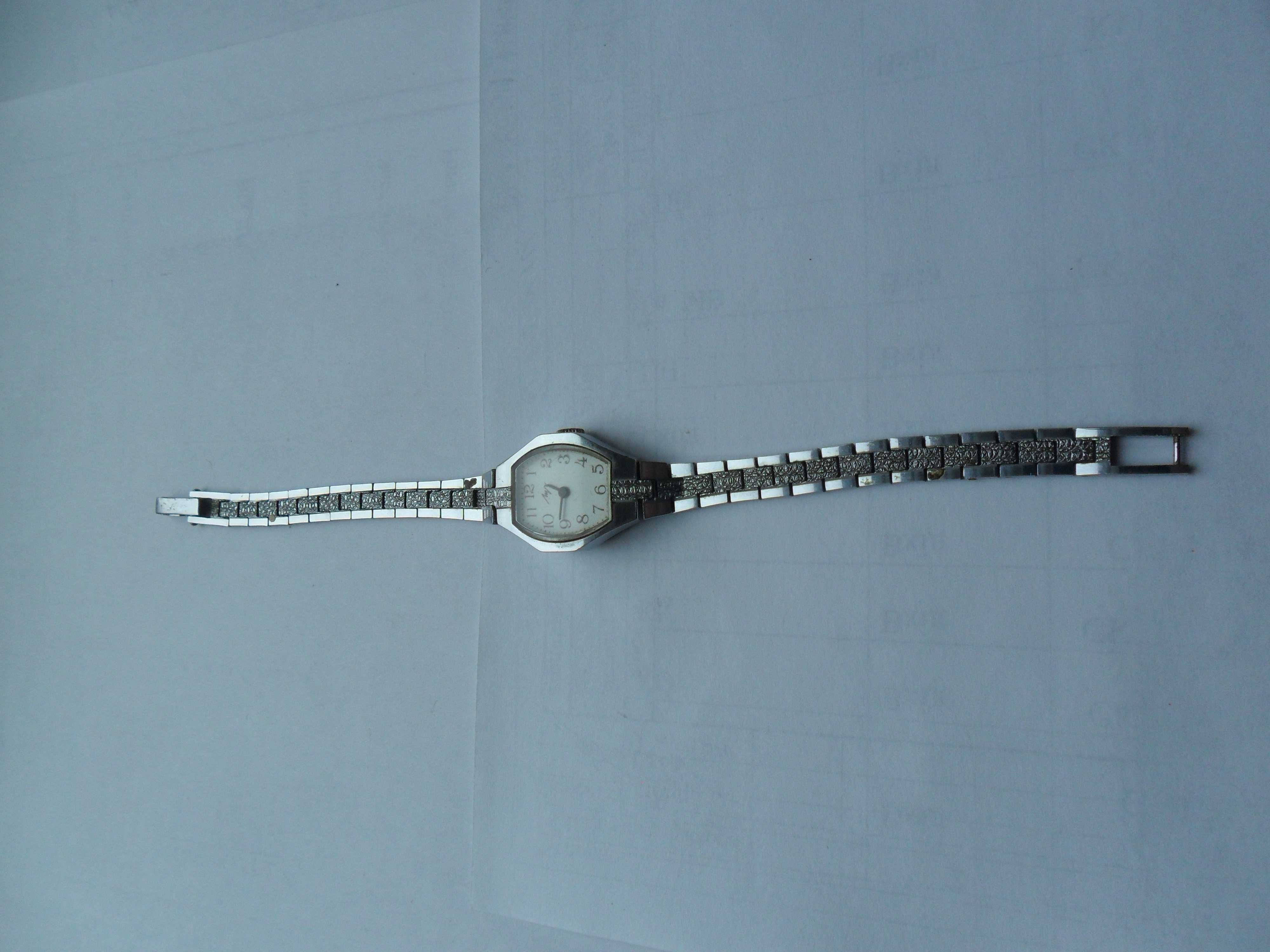Продам  женские часы Луч СССР  с браслетом