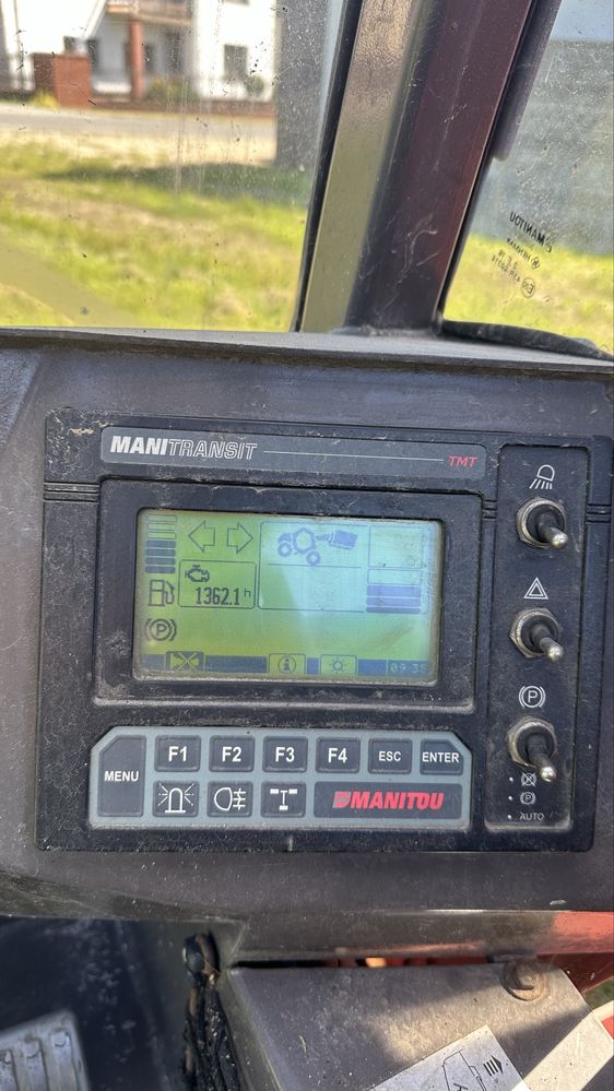 Manitou TMT 27S wózek zawieszany do załadunku kurczaków