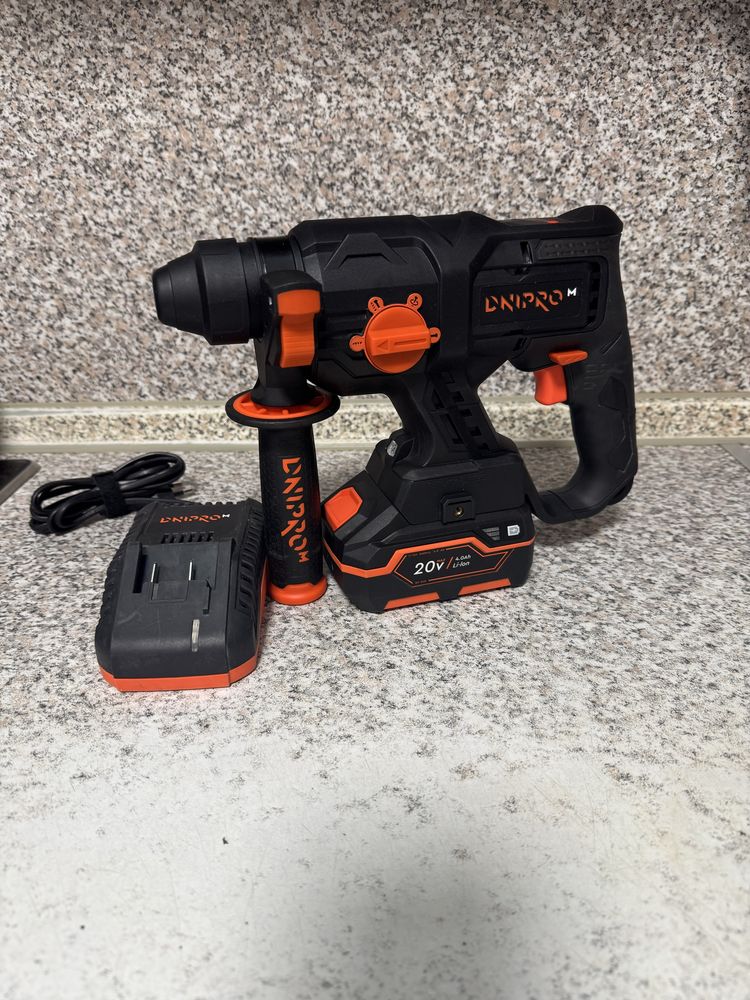 Акумуляторний перфоратор Dnipro-M DHR-201BC Compact