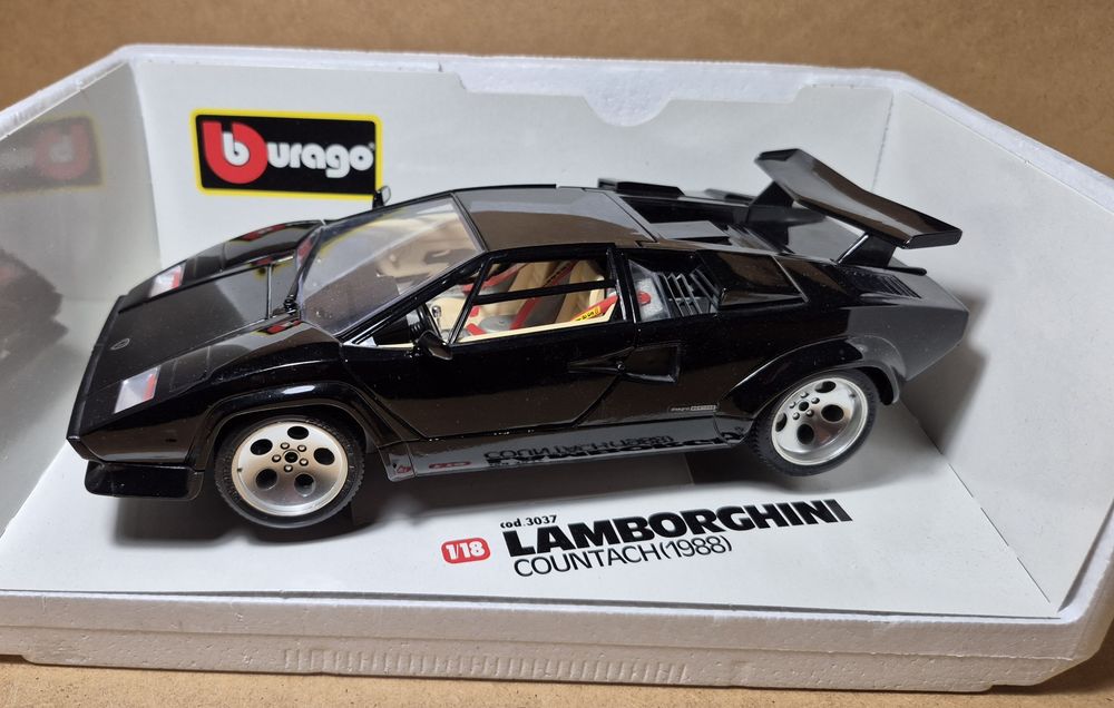 Model 1/18 lamborghini countach burago