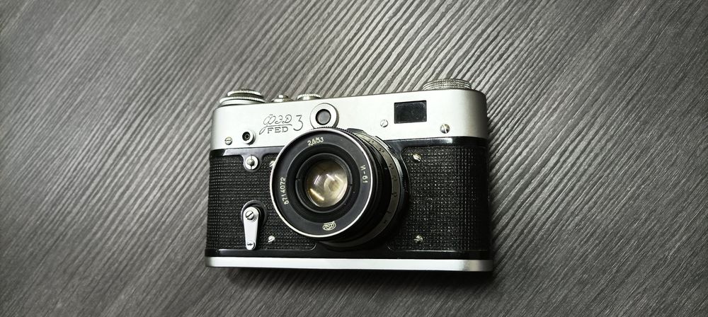 Продам фотоаппарат со вспышкой ФЭД 3.