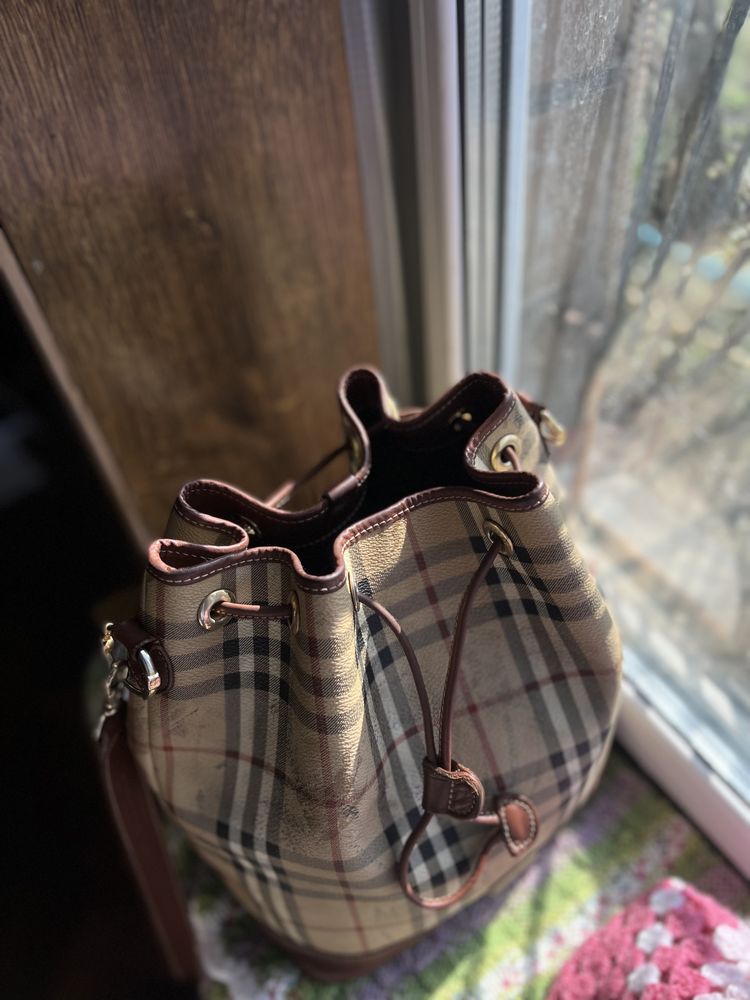 Сумка кожаная на длинном ремне Burberry оригинал номерная