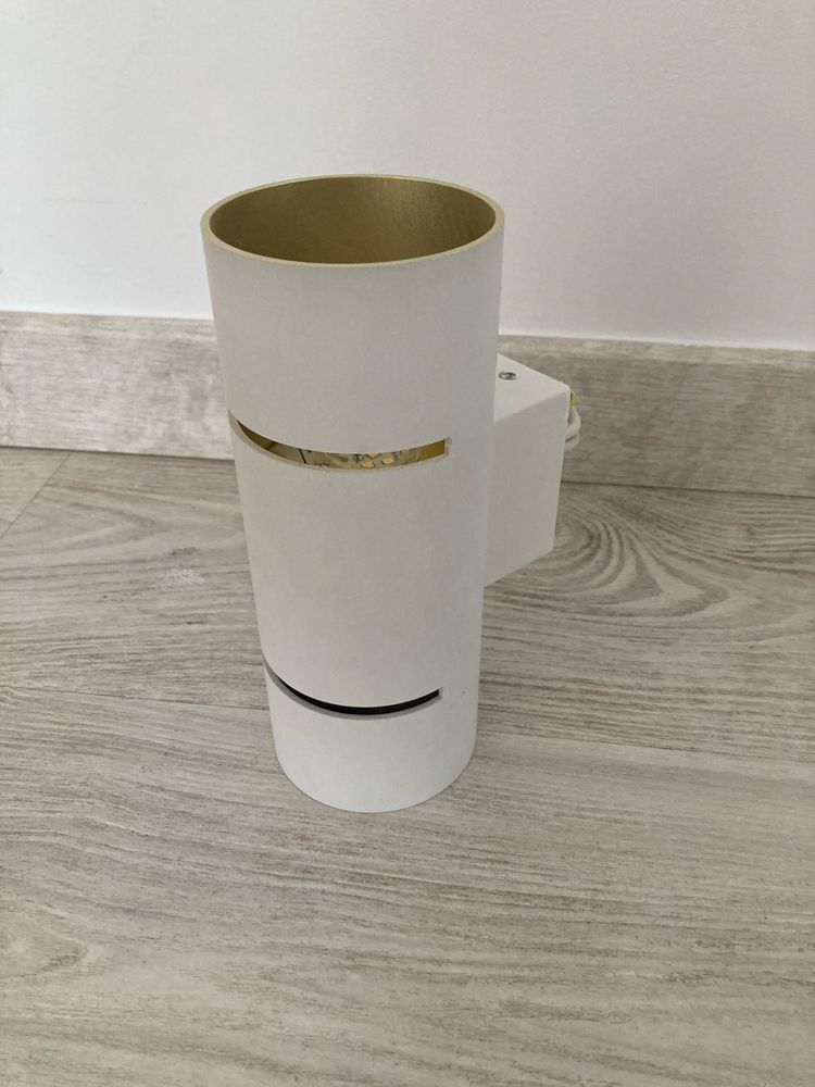 Lâmpada led branco-dourado