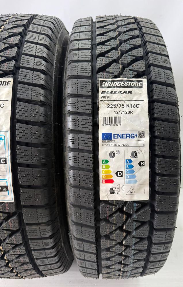 225/75r16C Bridgestone Blizzak W810 121/120R